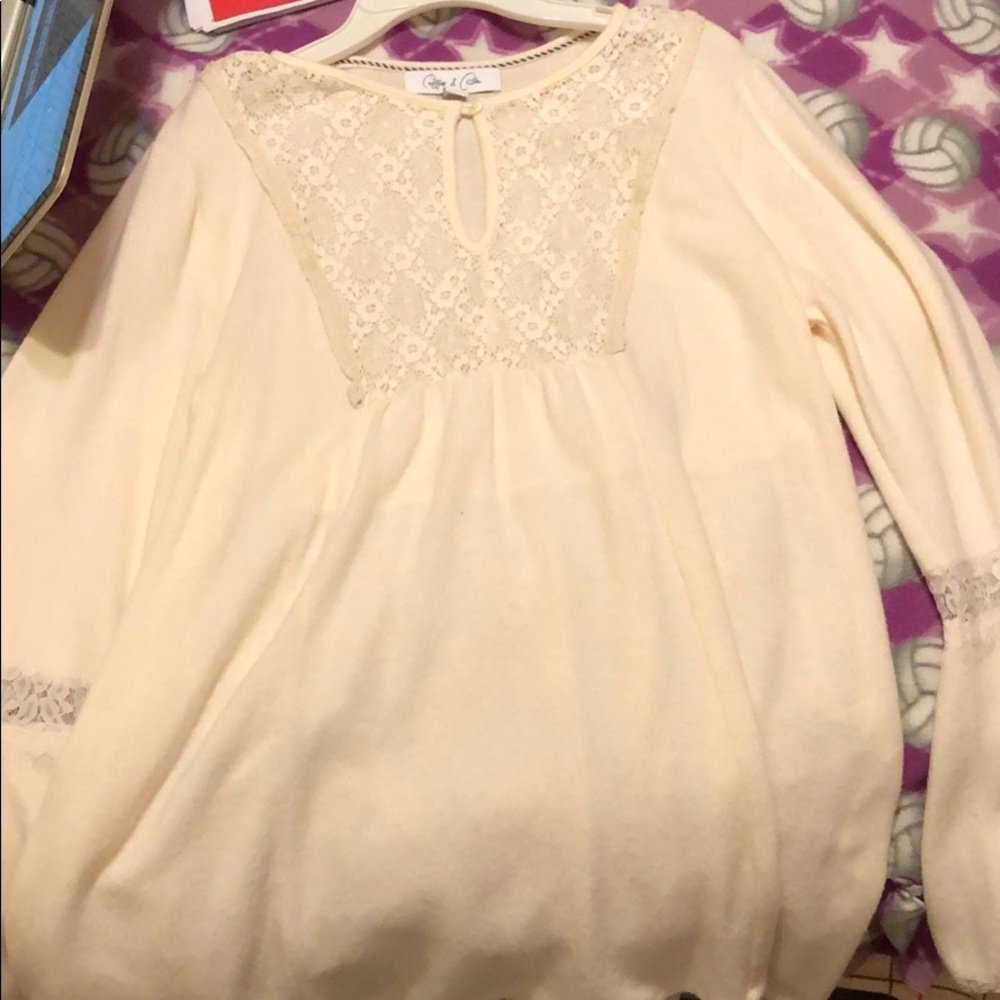 🌟Soft white lacy shirt🌟